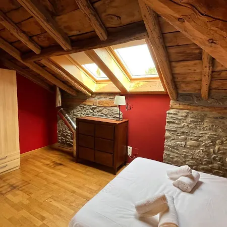 Casa De Poble Acollidora,amb Llar De Foc, Holiday home *